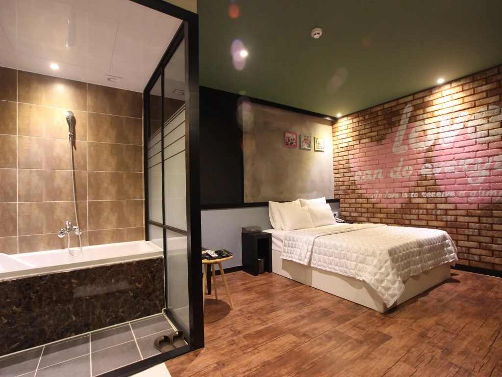 Standard Double room (full double bed)