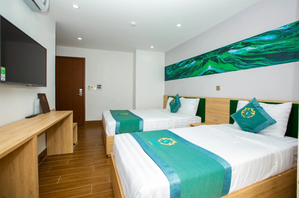 Deluxe Double room (full double bed)