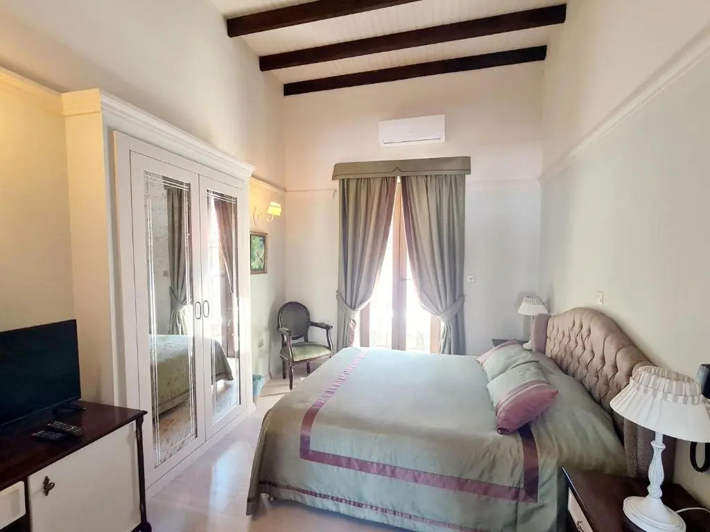 Standard Double room with balcony (full double bed)