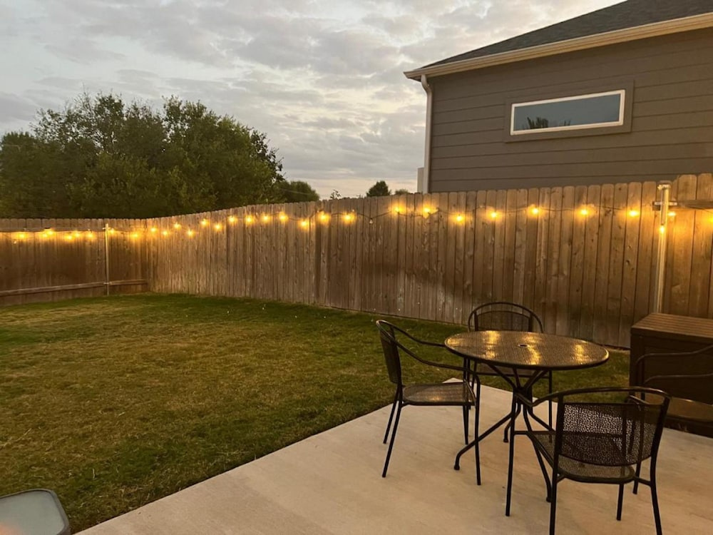 Spacious 2BR Flex Room Home Near Tech Campuses