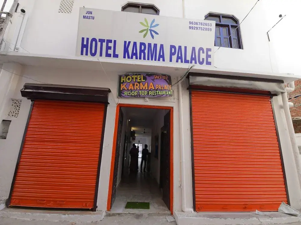 SPOT ON 44046 Karma Palace