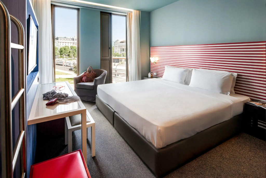 Double room with view (full double bed)