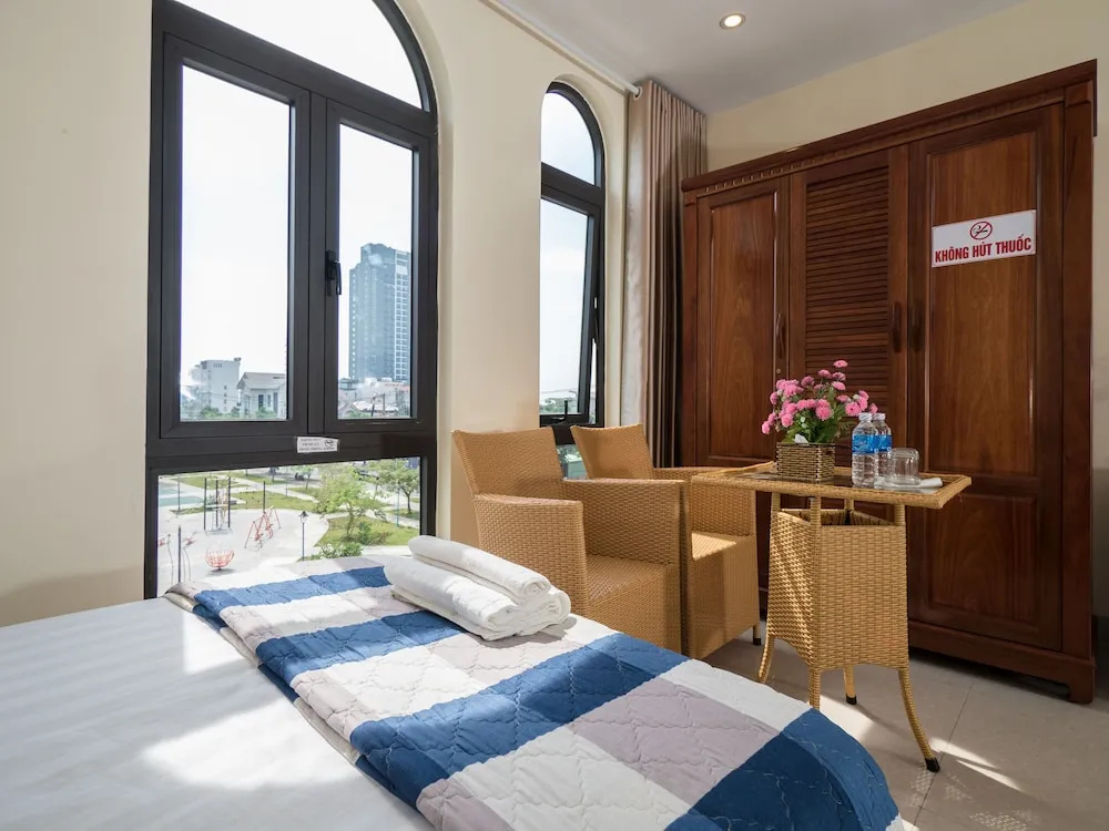 Deluxe Double room with partial ocean view (full double bed)