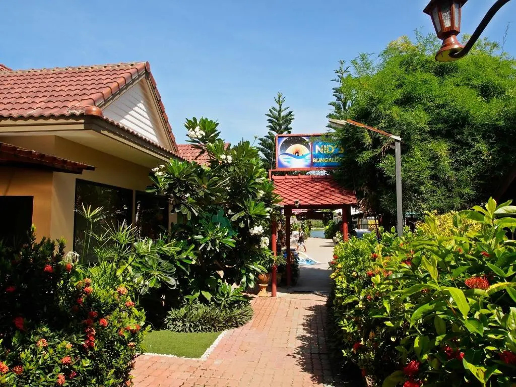 Superior Double room with garden view (full double bed)