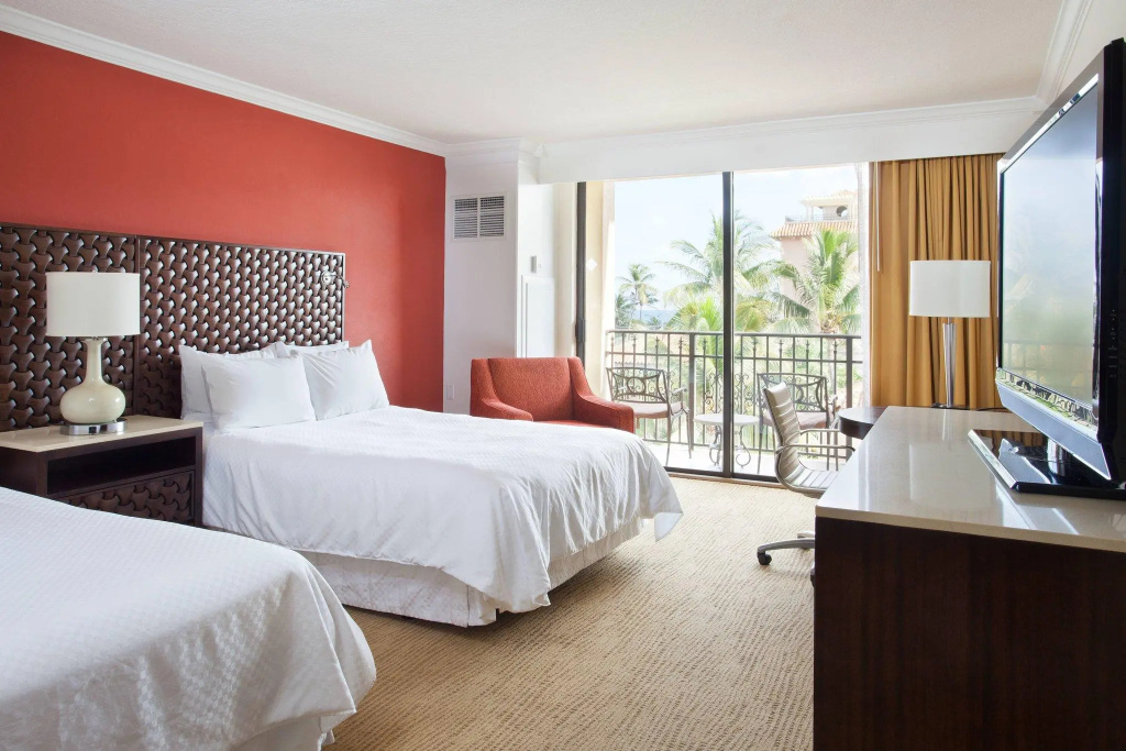Standard Quadruple room with balcony and with partial ocean view