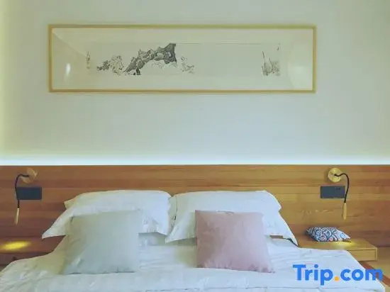 1 Bedroom Standard Double room with balcony (full double bed)