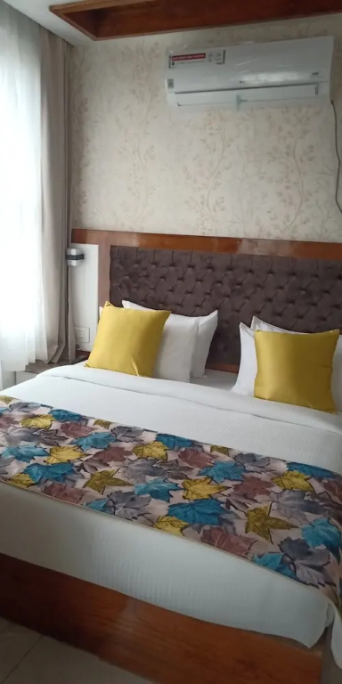 Deluxe Double room (full double bed)