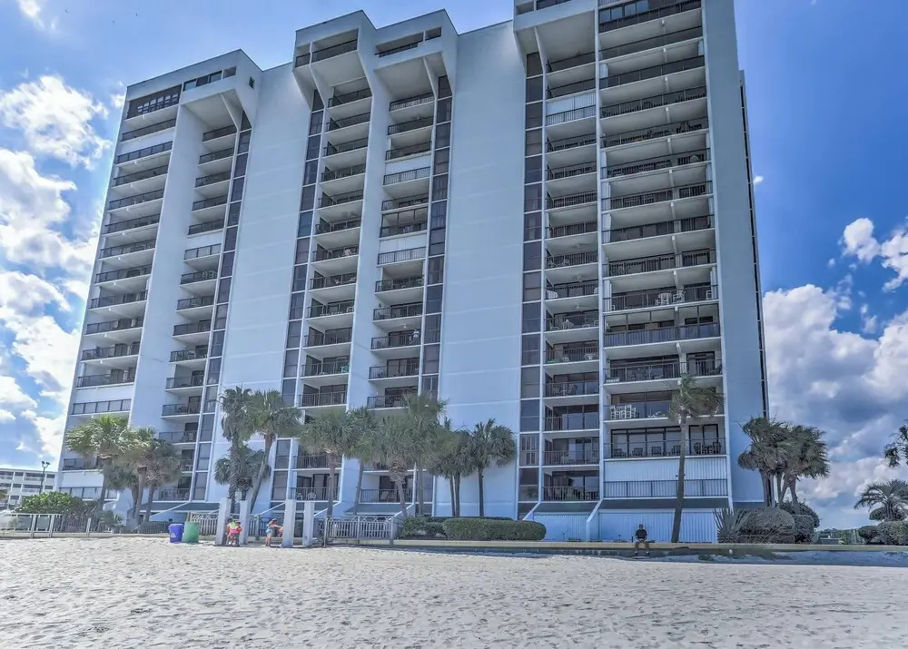 Chic Myrtle Beach Seaside Escape w/ Pool Access!