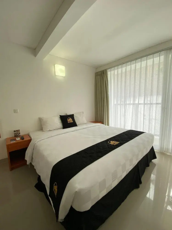 Deluxe Double room (full double bed)
