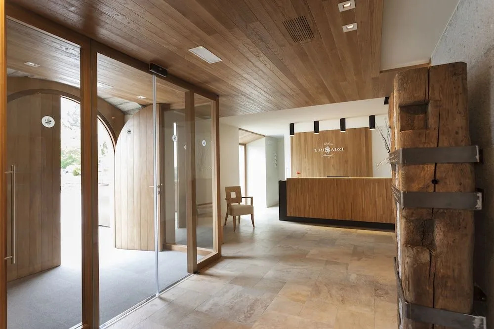 Lobby & Reception