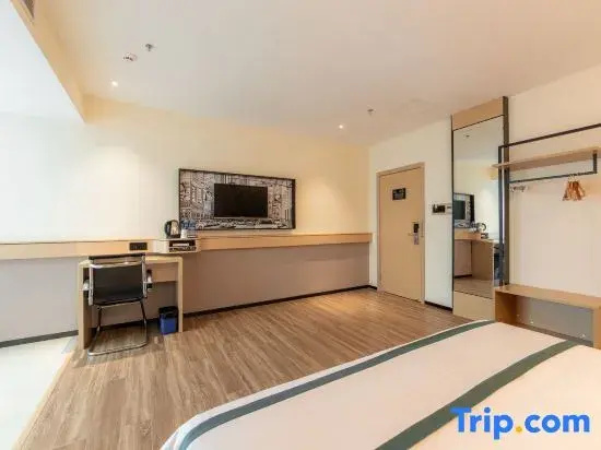 Standard Double room with city view (full double bed)
