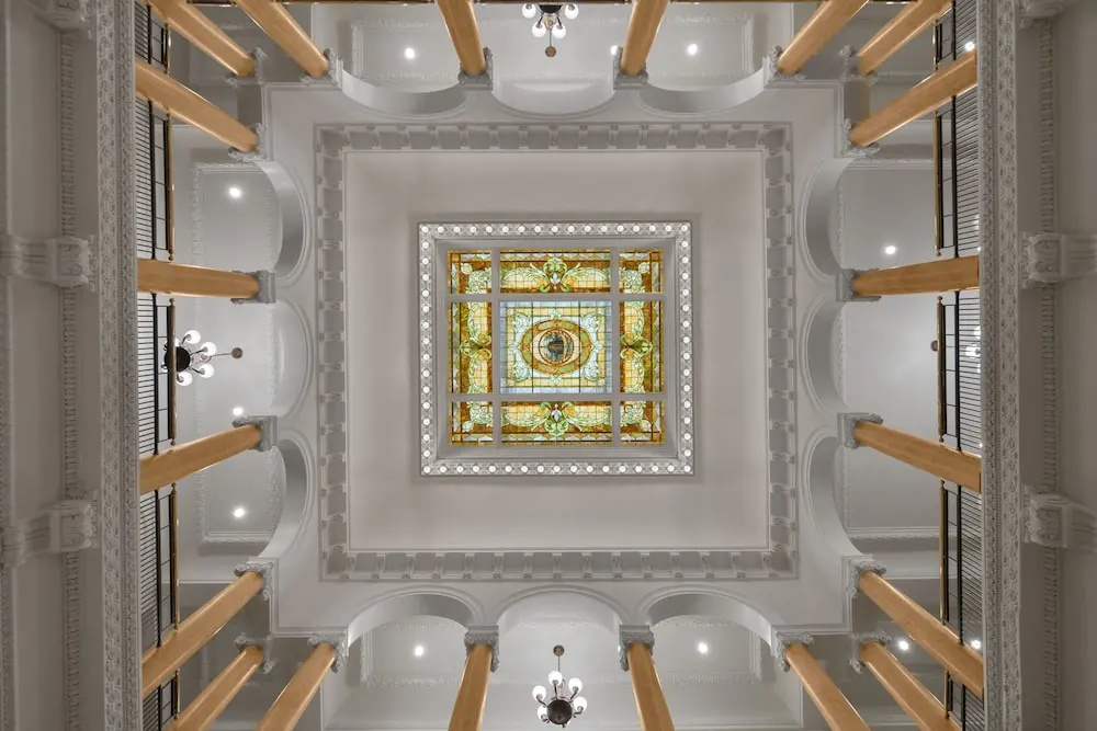 Lobby & Reception