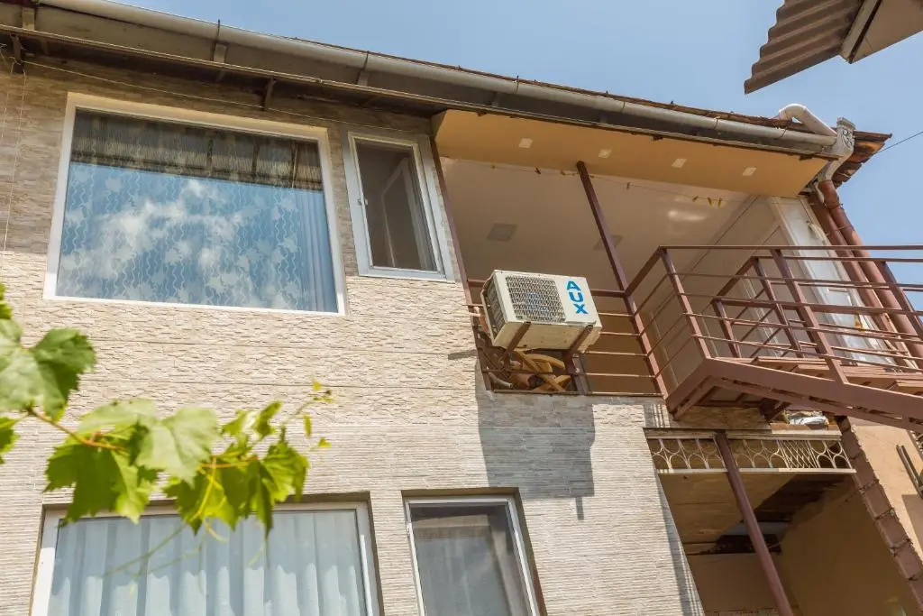 Standard Triple room with city view