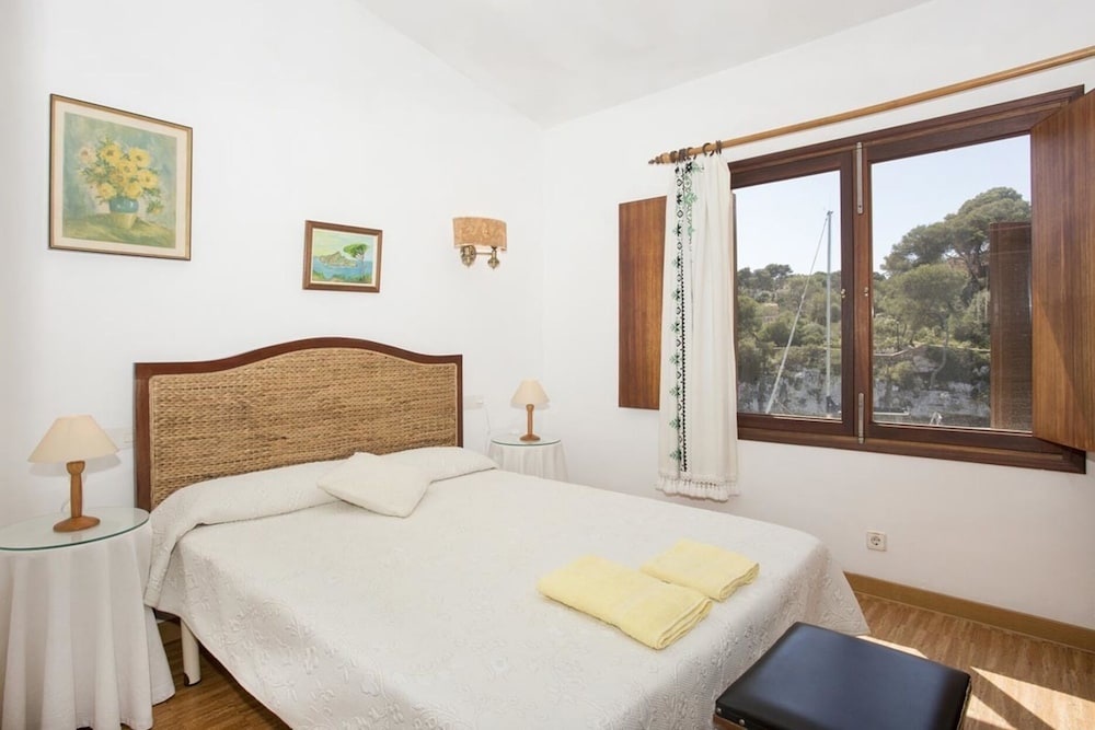 House - 2 Bedrooms with Sea views - 103213