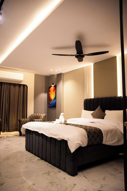 Executive Double room (full double bed)
