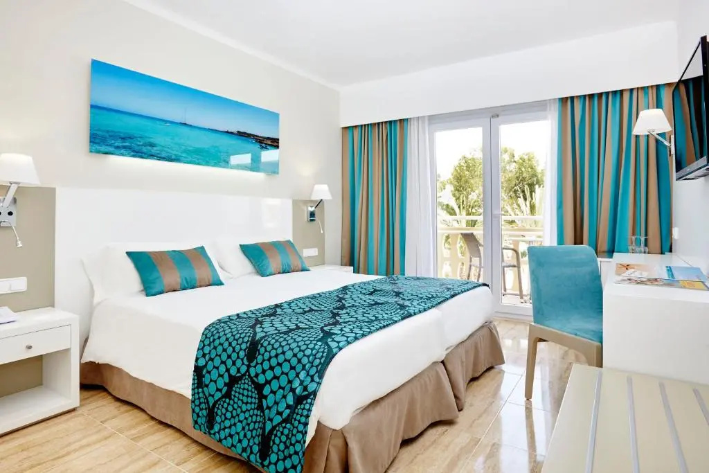 Standard Double room with partial sea view (twin beds)