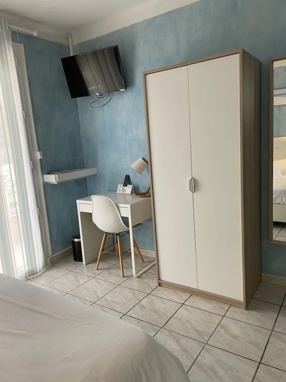 Classic Double room (full double bed)