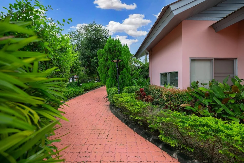 Коттедж Deluxe c 1 комнатой в Bangkok Rama Hotel