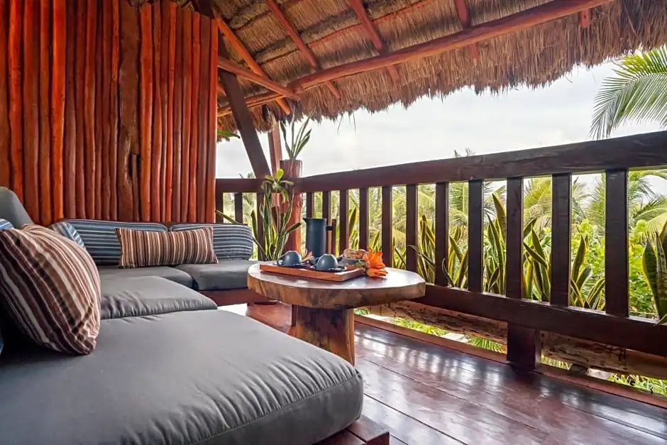 Standard Quadruple room with partial ocean view