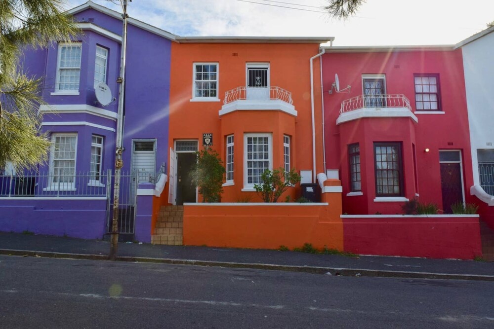 Central Victorian House With Table Mountain View
