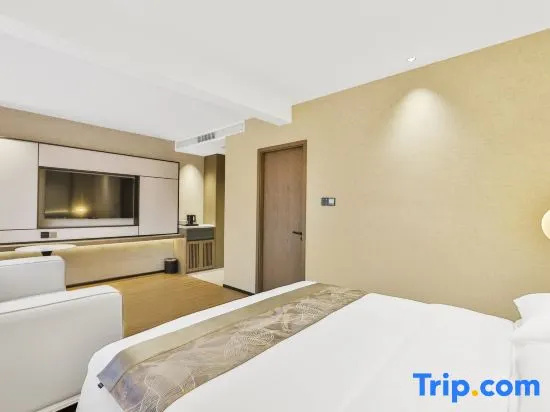 Deluxe Double room (full double bed)
