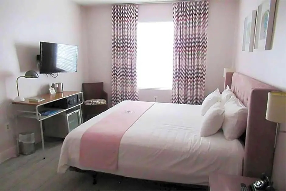 Double Suite (full double bed)