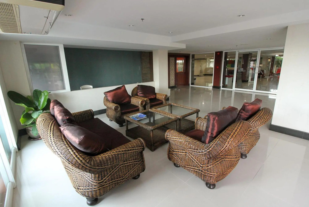 Lobby & Reception