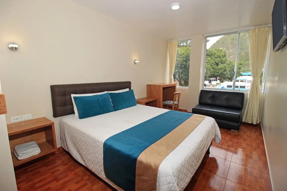Deluxe Double room (full double bed)