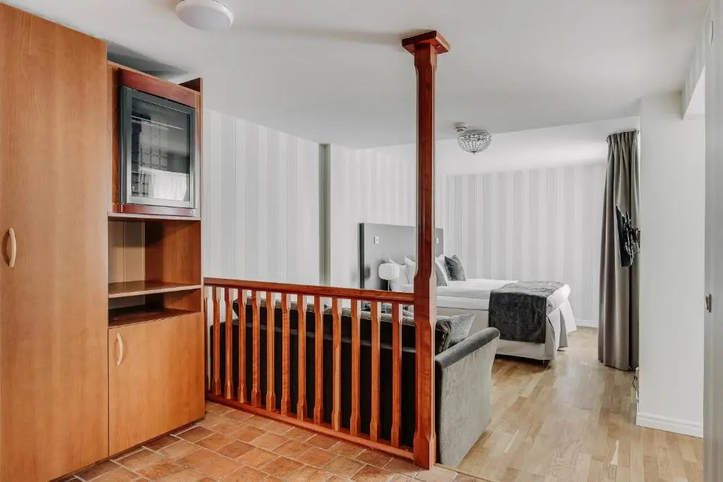 Skara Stadsl, Sure  Coll. by Best W. - Chambres