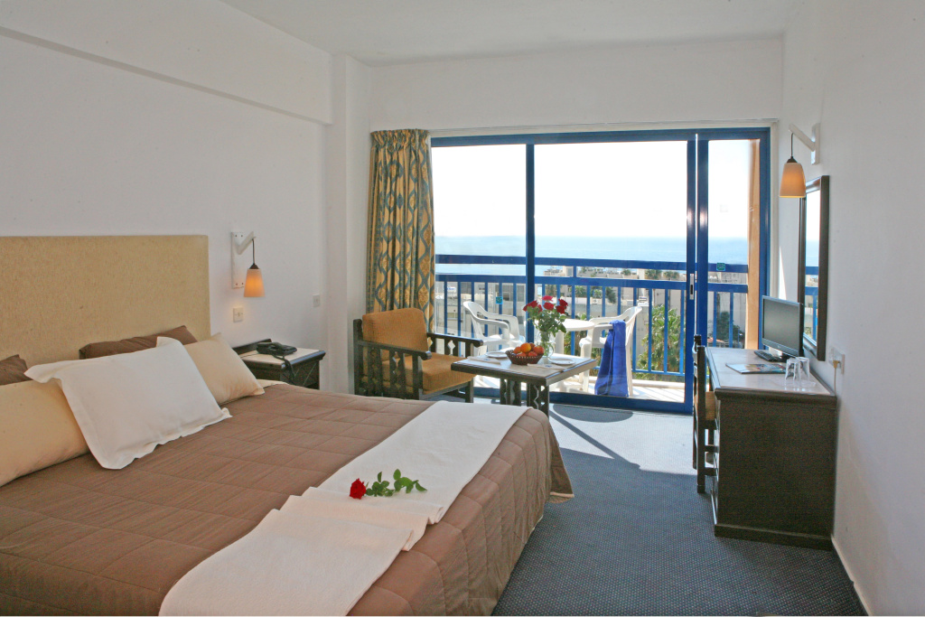 Отель Navarria Hotel в Агиос Тихонасе