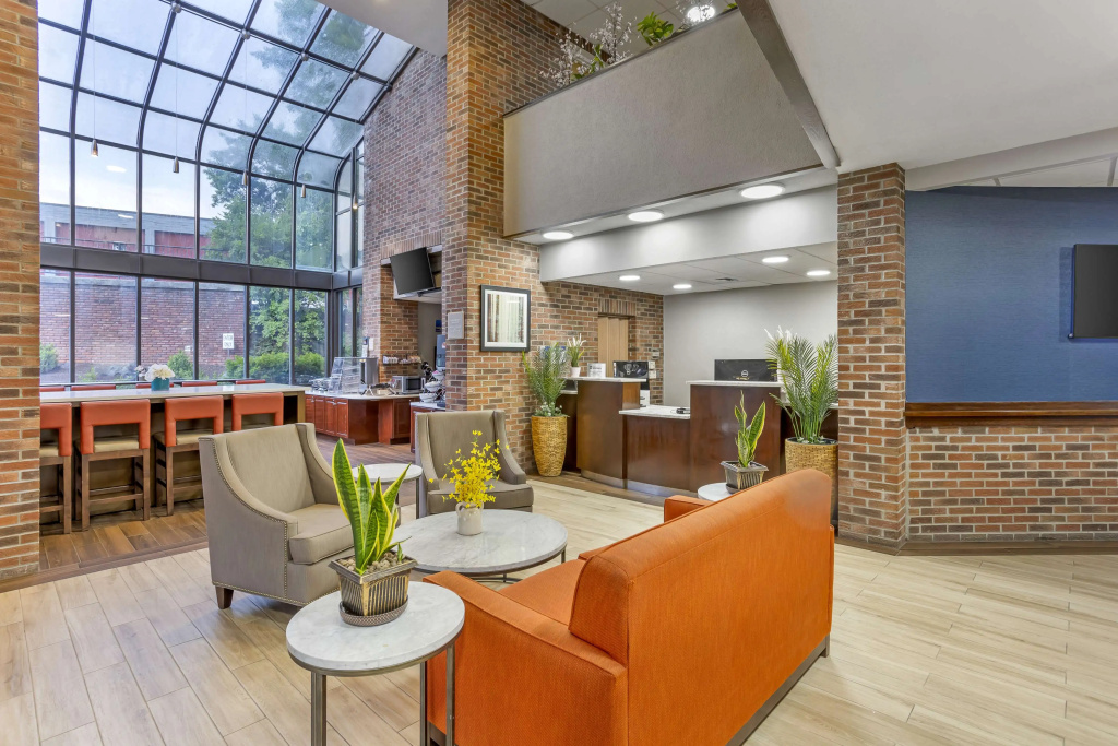 Lobby & Reception