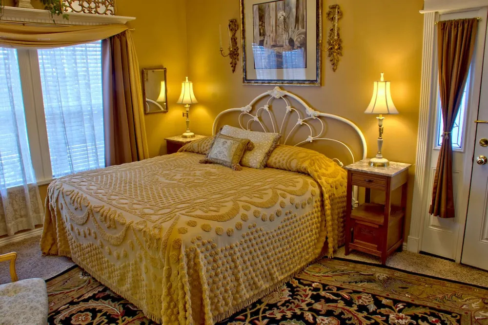 Double Suite with balcony (full double bed)