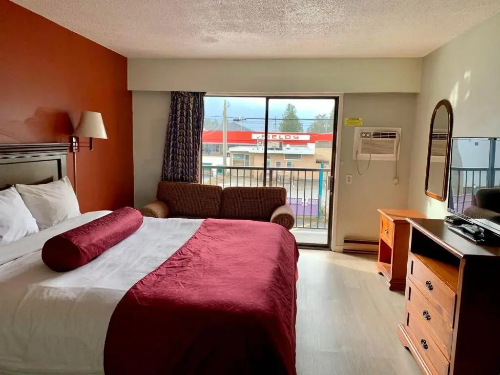 Standard room with mountain view