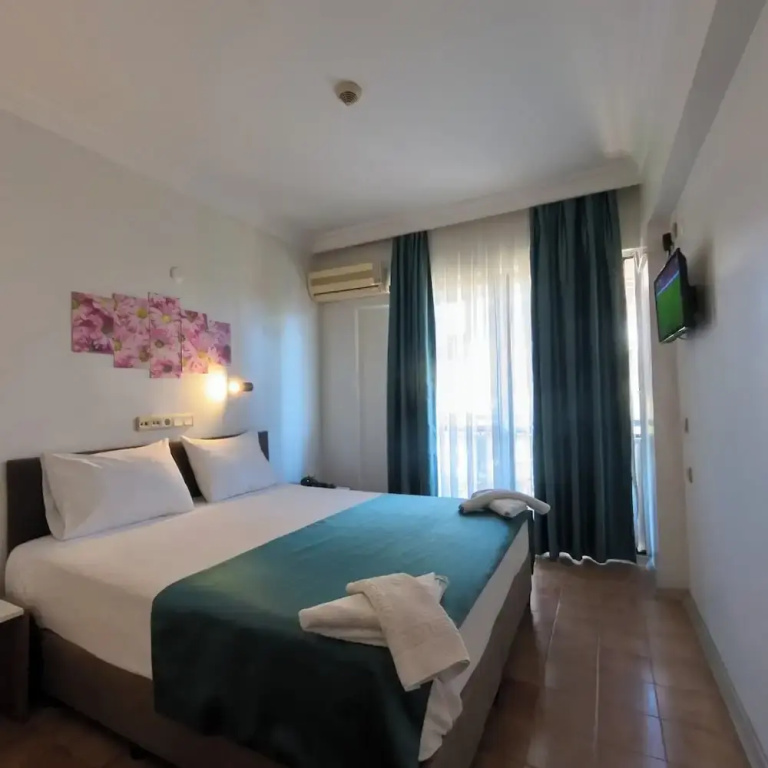 Classic Double room with balcony (full double bed)