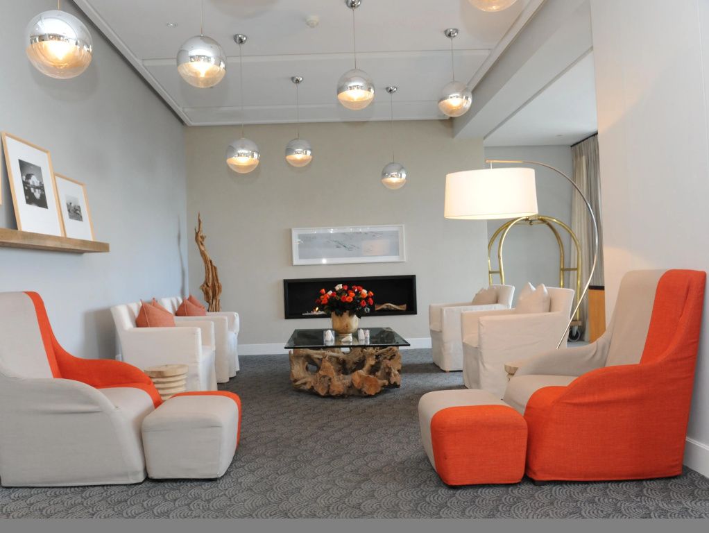 Lobby & Reception