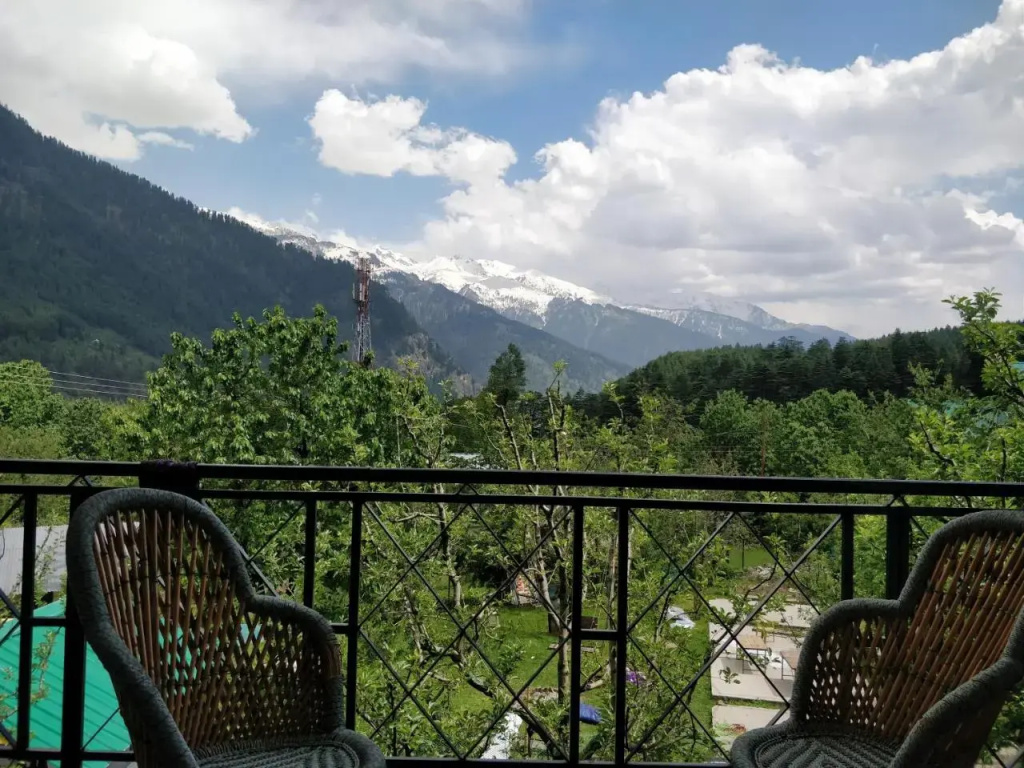 1 BR Boutique stay in Old Manali, Manali, by GuestHouser (EE3E)