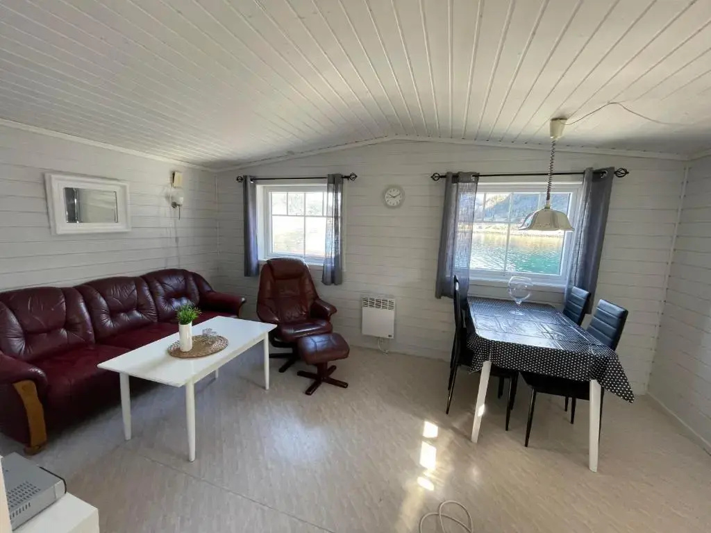 2 Bedrooms Cottage