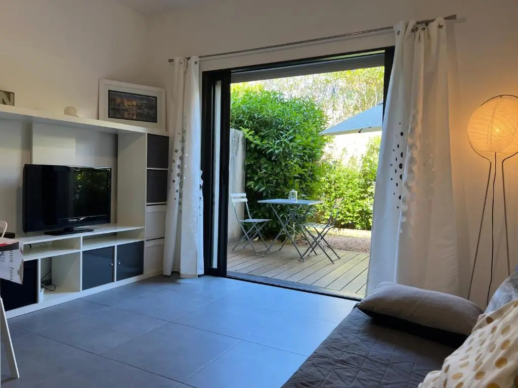 Voir la photo 1 — Studio en centre ville avec jardinet