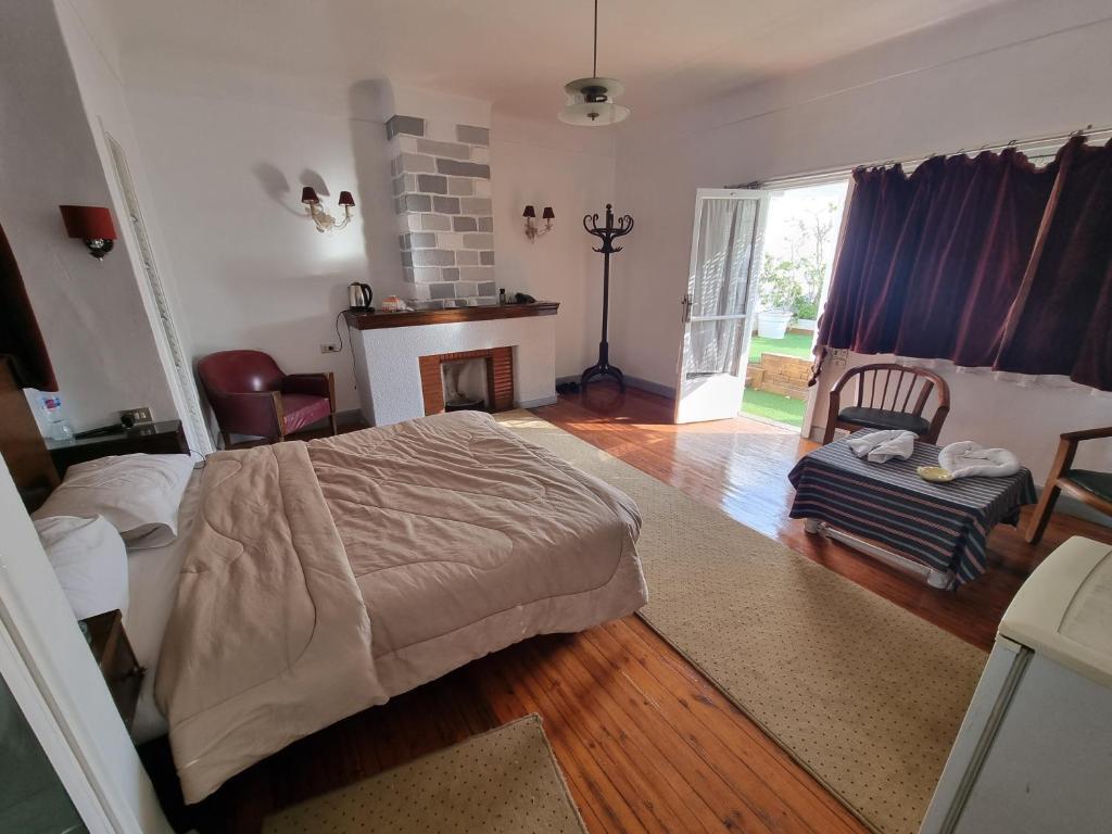 Carlton Hotel by null