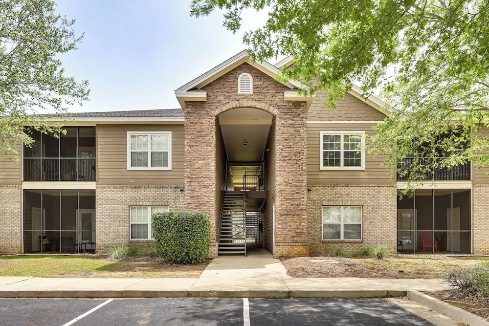 Pool Access! Recently Updated Retreat in Foley