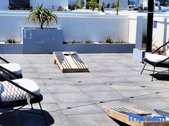 StaysPro - Gorgeous Hollywood Apts LA's Best Location and Amazing Roof Deck