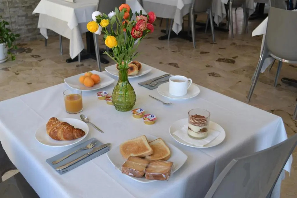 Deluxe Double room with balcony and with sea view (full double bed)