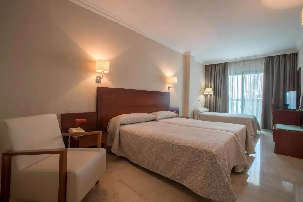 Standard Triple room