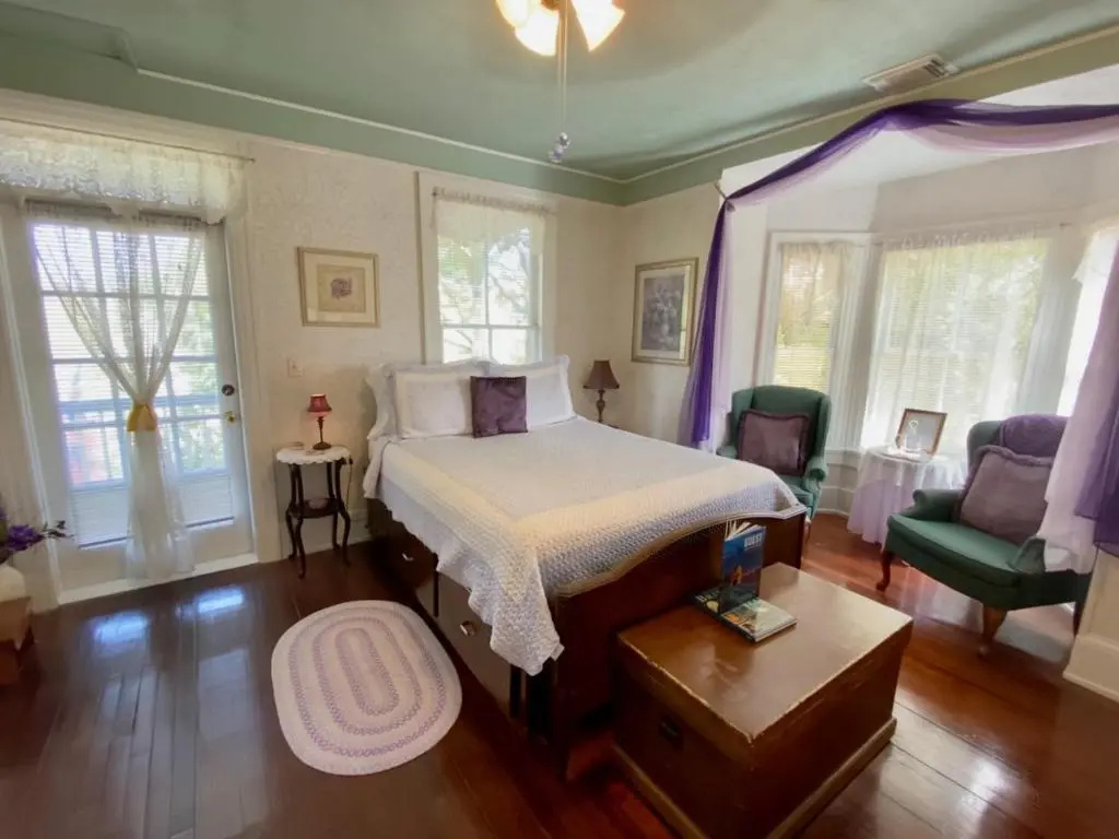 Double Suite with balcony (full double bed)