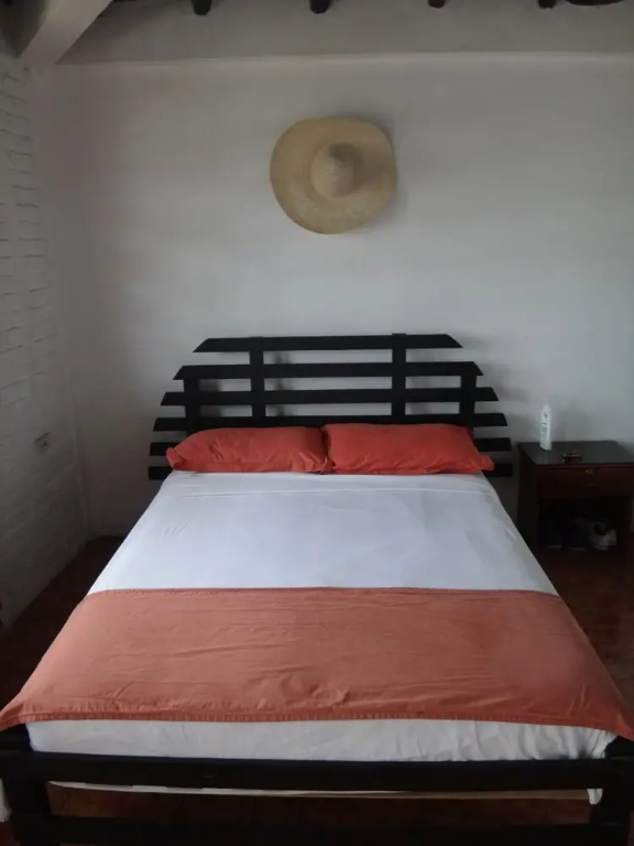 Standard Double room with balcony and with partial ocean view (full double bed)