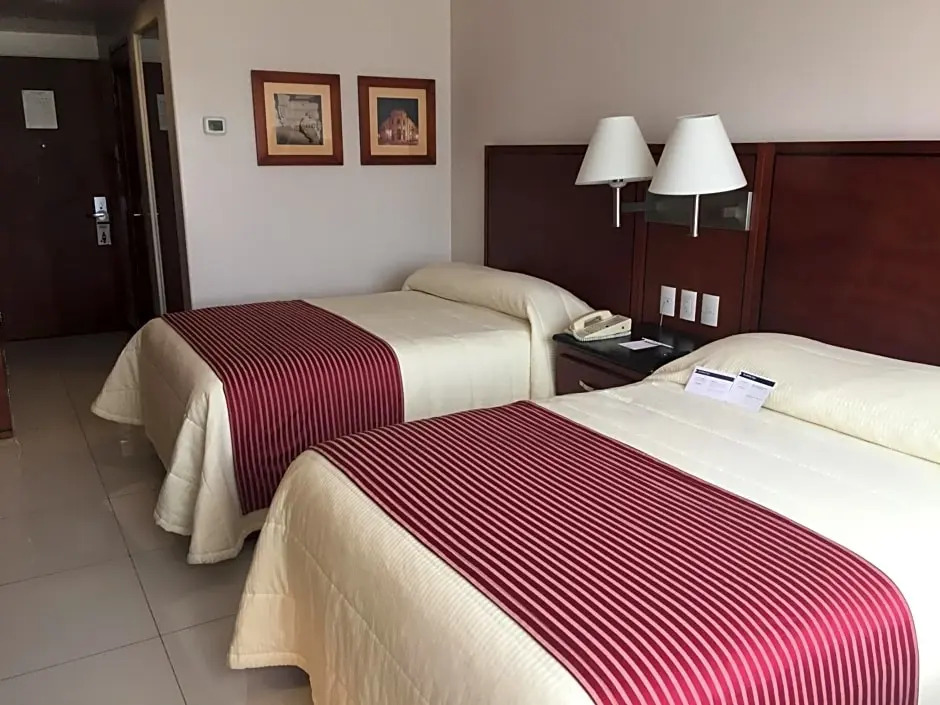 行政四房套房，帶有山景雙床