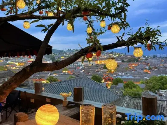 Wutong Courtyard · Villa: Bai Ethnic Aesthetics | Panoramic Cangshan View Guesthouse