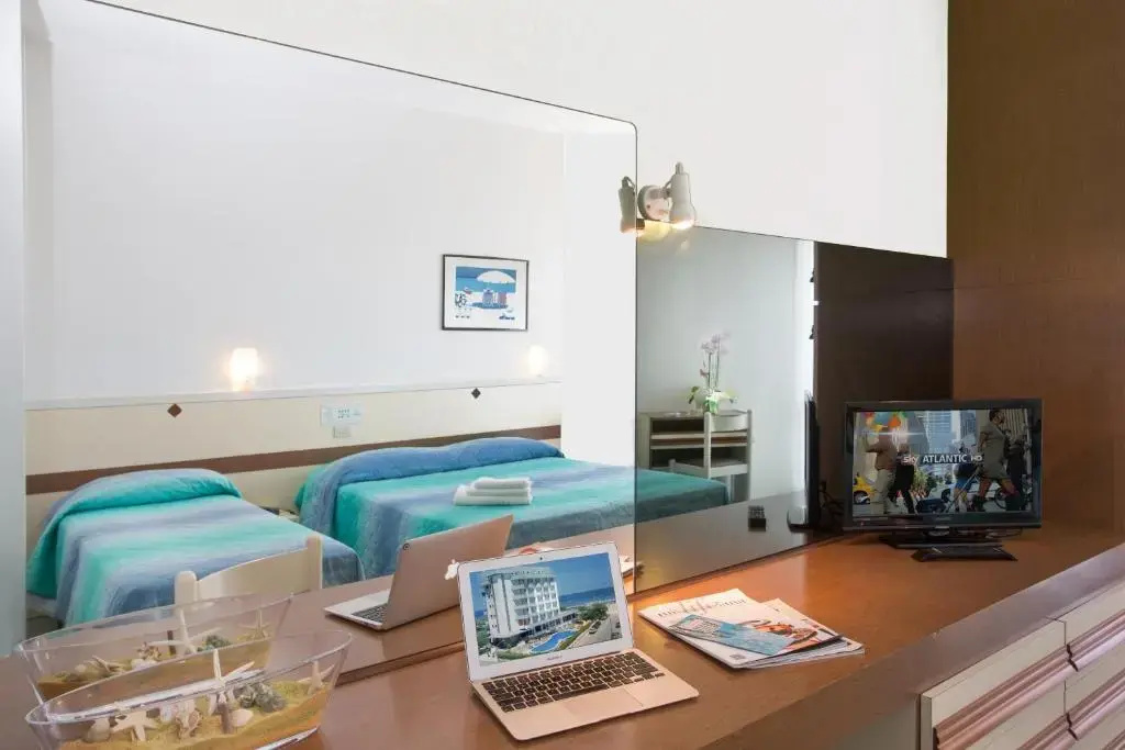 Standard Quadruple room with sea view