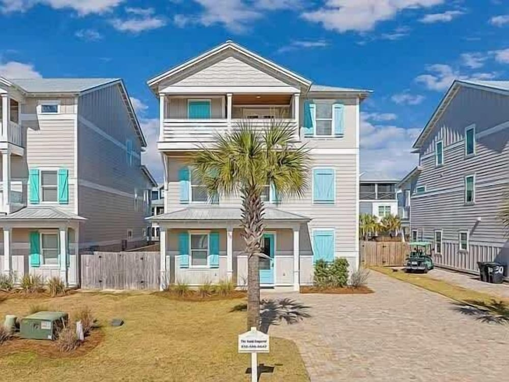 Costal Style 3-story W 7BR and Near the Beach