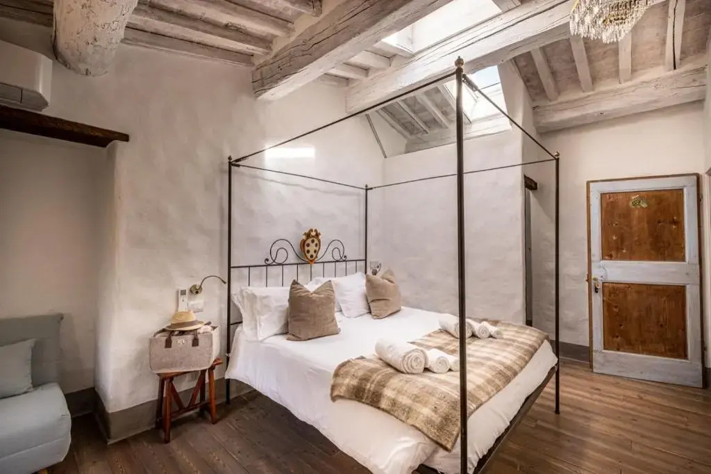 Deluxe Double room (full double bed)